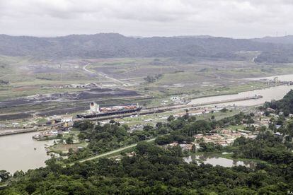 Vista aérea de las obras del canal de Panamá, donde participó FCC.