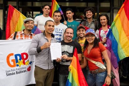 <b>SOLIDARIDAD VENEZOLANA.</b> Un colectivo LGTB se manifiesta para pedir que se reciba a refugiados de Uganda, que ha aprobado una agresiva ley contra los gais. Venezuela es el único país de Mercosur, junto con Paraguay, que no tiene una ley de matrimonio homosexual.