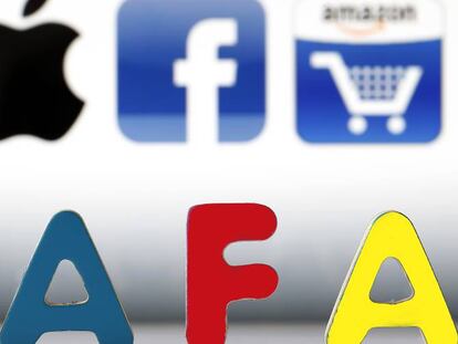 Los logos de Google, Apple, Facebook y Amazon.