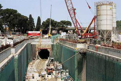 Las obras del metro en la zona de la Alameda de Osuna.