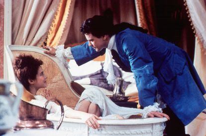 Annette Bening y Colin Firth, en 'Valmont' (1989), de Milos Forman.