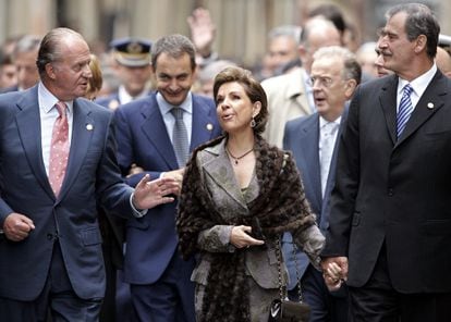 Marta Sahagún en una imagen de archivo junto a Vicente Fox, Juan Carlos I y José Luis Rodríguez Zapatero.  