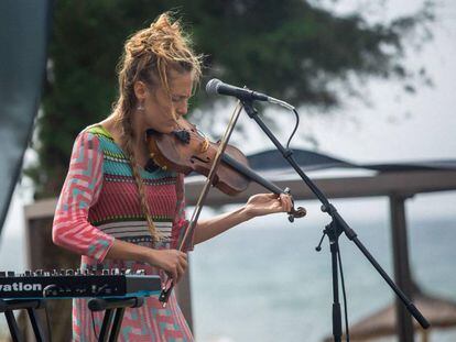 Actuación de Hannah Epperson en el festival de Formentera de 2018.