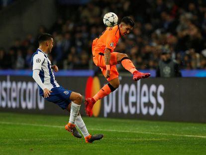 Firmino, ante Diego Reyes.