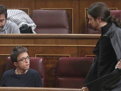 Íñigo Errejón  y Pablo Iglesias durante un Pleno del Congreso. 