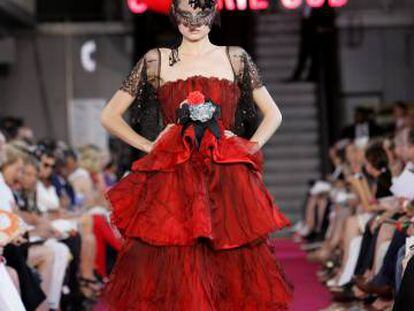Desfile de alta costura de Christian Lacroix en julio de 2008.