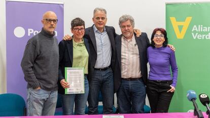 De izquierda a derecha, Julià Àlvaro, Pilar Lima, Héctor Villalba, Juan López de Uralde y Marisa Saavedra, este martes en Valencia durante la presentación de la coalición a los comicios del 28M en la Comunidad Valenciana.