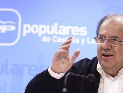 El candidato del PP a la presidencia de la Junta de Castilla y Le&oacute;n, Juan Vicente Herrera, valora los resultados de las elecciones del 24 M, en la sede de su partido.