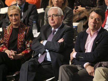 Cristina Cifuentes, Juan Jos&eacute; Imbroda e Ignacio Gonz&aacute;lez (de izda a dcha) en la clausura de las jornadas sobre seguridad del PP, en Madrid.