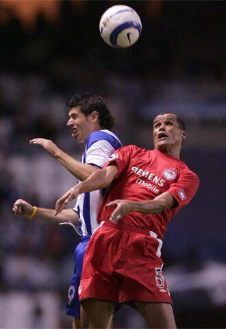 Rivaldo salta con Luque.