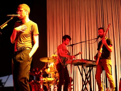 La banda catalana Manel en el concierto durante el festival Abre Madrid, en el Ifema.