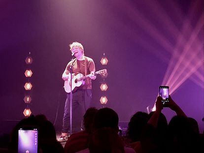 Ed Sheeran, en un momento del concierto de este sábado en el Círculo de Bellas Artes de Madrid.