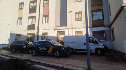 Coche policial en la calle Siglo de Oro de Valladolid, este jueves.