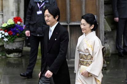 El príncipe heredero de Japón, Fumihito, y su esposa, la princesa Kiko, llegan a la abadía de Westminster. 