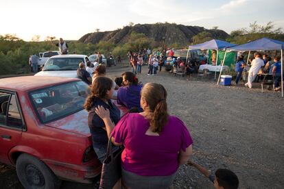 Familiares de los mineros atrapados en Coahuila