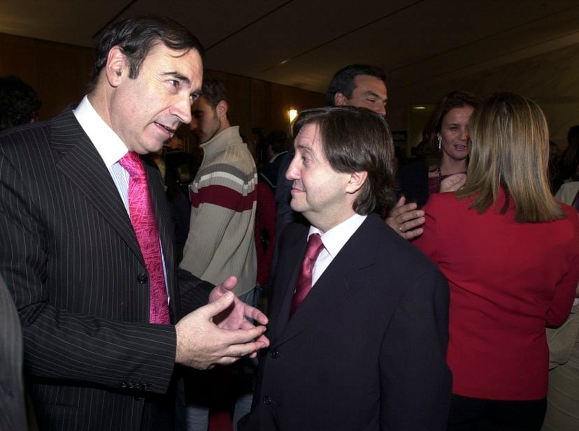 Los periodistas Pedro J. Ramírez y Federico Jiménez Losantos, en el 15º aniversario de 'El Mundo', en 2004.