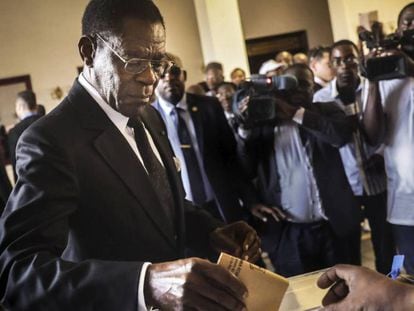 Teodoro Obiang, votando en las elecciones de noviembre de 2017. 