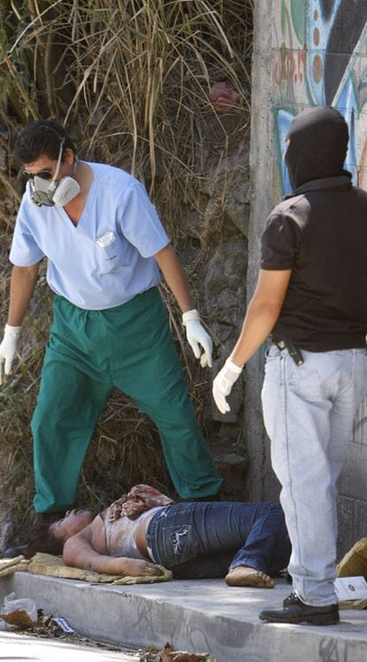 La policía halló el miércoles el cadáver de una mujer en San Salvador.