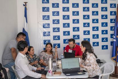 Claudia Ortiz works with her team at the Vamos party offices in San Salvador.