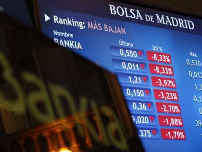 Monitor en la Bolsa de Madrid con la cotizaci&oacute;n de Bankia. EFE/Archivo