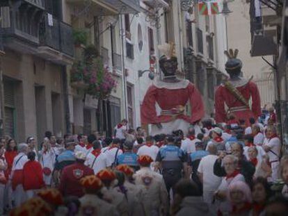 Lejos de la imagen de fiesta sin desenfreno que han adquirido de puerta para afuera, la semana grande de Pamplona conserva tradiciones con siglos de historia