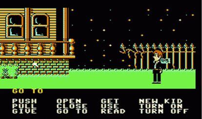 Steve Gaynor, uno de los artífices de <i>Gone Home</i>, es consciente de que su arte está construido sobre los cimientos de otros muchos juegos. Él y otros creadores de videojuegos, que elijan las obras que más han marcado su carrera, o la Historia del videojuego. Su primera opción es <i>Maniac Mansion</i> (1990), de LucasFilm Games (más tarde LucasArts), una aventura gráfica clásica con un sistema <i>point and clic</i>. Es decir, el jugador debe marcar la acción y el objeto sobre el que quiera ejercerla, por ejemplo, "Abrir+Puerta". En esta historia, un grupo de amigos debe enfrentarse a una amenaza extraterrestre paseando por un siniestro caserón. <i>Maniac Mansion</i> abrió la veda para la creación de aventuras gráficas por parte de LucasArts gracias al motor gráfico SCUMM, con el que se desarrollaron sagas posteriores, como <i>Monkey Island</i> o <i>Indiana Jones</i>.
