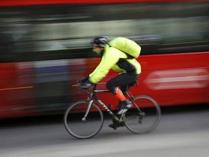 Un ciclista en Londres.