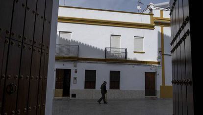 Una de las calles de la localidad sevillana de El Pedroso.