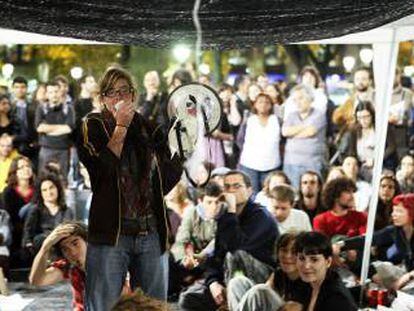 Una assemblea a la plaça de Catalunya durant les protestes del 15-M, el 2011.