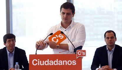 Albert Rivera durante la reunión con los portavoces regionales de Ciudadanos.