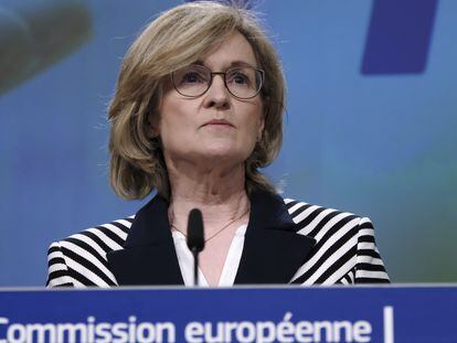 La comisaria europea de Servicios FInancieros, Mairead McGuinness, en el Parlamento Europeo en abril.