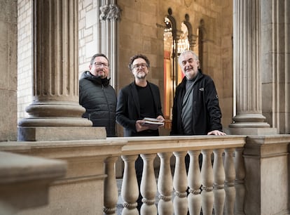 De izquierda a derecha, Jordi Cortés, técnico de la Dirección de Justicia Global y Cooperación Internacional; Ivan Zahinos, director de proyectos de cooperación de Medicusmundi Mediterrània; y, Manel Vila, ex director general de la Cooperación del Gobierno de Cataluña y Ciudadano de Honor de Sarajevo.