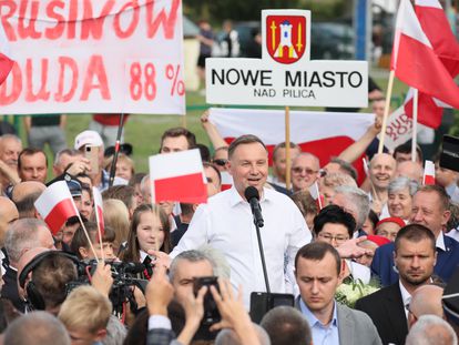 El presidente polaco y candidato de Ley y Justicia (PiS) Andrzej Duda, celebra su victoria.
