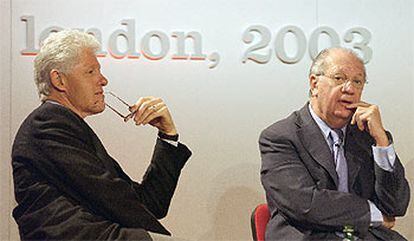 El ex presidente estadounidense Bill Clinton, junto al presidente chileno, Ricardo Lagos, ayer, en la cumbre progresista de Londres.