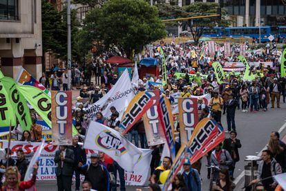 Miles de seguidores se reúnen en una marcha pacífica para apoyar al presidente, en Bogotá, el 15 de Noviembre de 2022. 
