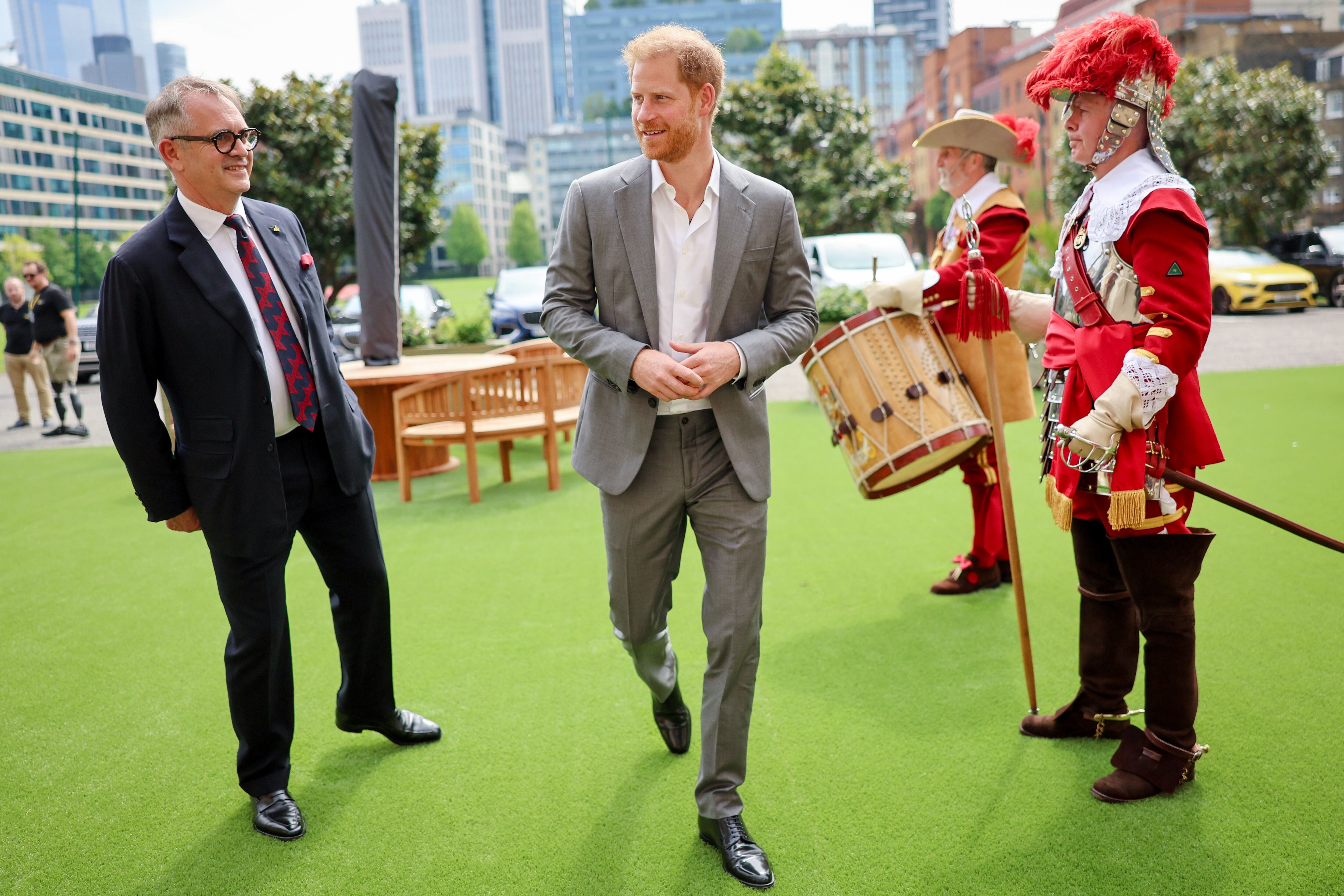 El príncipe Enrique celebra los 10 años de los Juegos Invictus en Londres, pero no se verá con su padre