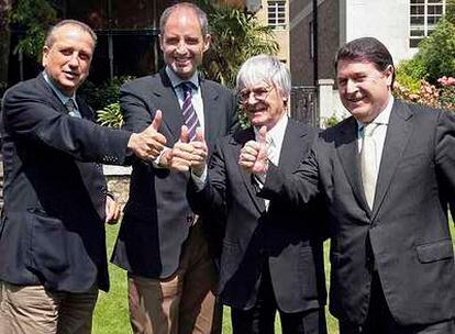 Roig, Camps, Ecclestone y Olivas, presidente de Bancaja, ayer tras el acuerdo.