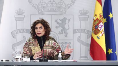 La ministra portavoz y de Hacienda, María Jesús Montero, interviene durante una rueda de prensa posterior al Consejo de Ministros.