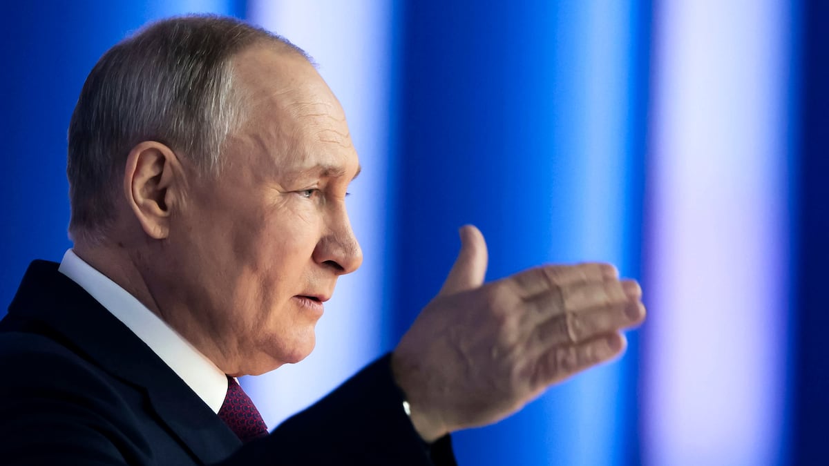 la guerra de Putin contra los valores occidentales: persecución LGTBI, clases de amor a la patria y lucha contra la “degeneración” |  Internacional