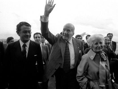 Josep Tarradellas a su llegada al aeropuerto de Madrid-Barajas, procedente del exilio, el 20 de octubre de 1977.
