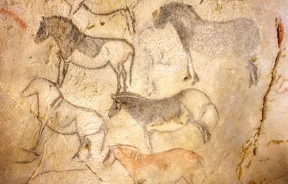 Caballos pintados hace unos 15.000 años en la cueva de Ekain, Guipúzcoa.