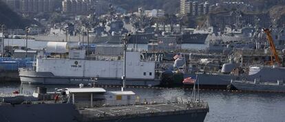 Buques de la Armada de EE UU y de las Fuerzas de Autodefensa de Japón se encontraban fondeados el viernes en la base japonesa de Yokosuka.