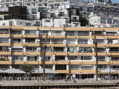 Bloque de viviendas en Ibiza.
 