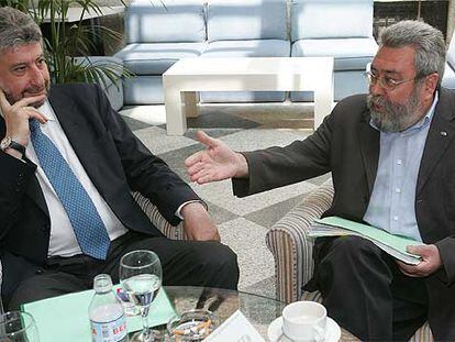 José María Fidalgo (izquierda) y Cándido Méndez, en los cursos de la Universidad Complutense en El Escorial.