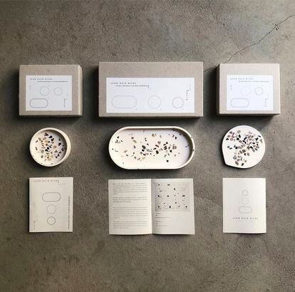 La tienda del Museo Thyssen prontó pondrá a la venta la serie 'Leñadores': un proyecto de Juan Ruiz-Rivas basado en el cuadro  de Bart van der Leck y materializado en un cojunto de objetos de mesa de este material.