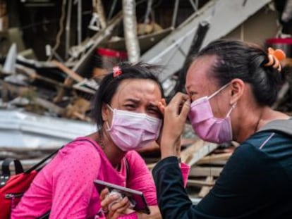 Los habitantes de Palu, en el epicentro del seísmo y tsunami en la isla de Célebes (Indonesia), afrontan la escasez y falta de medios en asentamientos improvisados