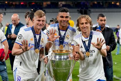 Kroos, Casemiro y Modric tras ganar la Liga de Campeones en París ante el Liverpool.