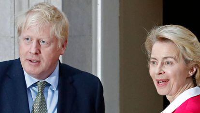 El primer ministro británico Boris Johnsonu y la presidenta de la Comisión Europea Ursula von der Leyen.