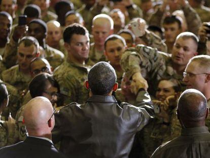 Obama con las tropas norteamericanas en la base de Bagram, en Afganist&aacute;n