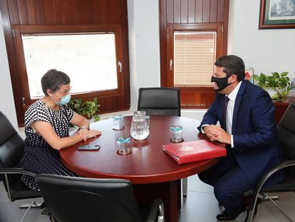 La ministra de Asuntos Exteriores, Arancha González Laya, en Algeciras con el ministro principal de Gibraltar, Fabian Picardo.